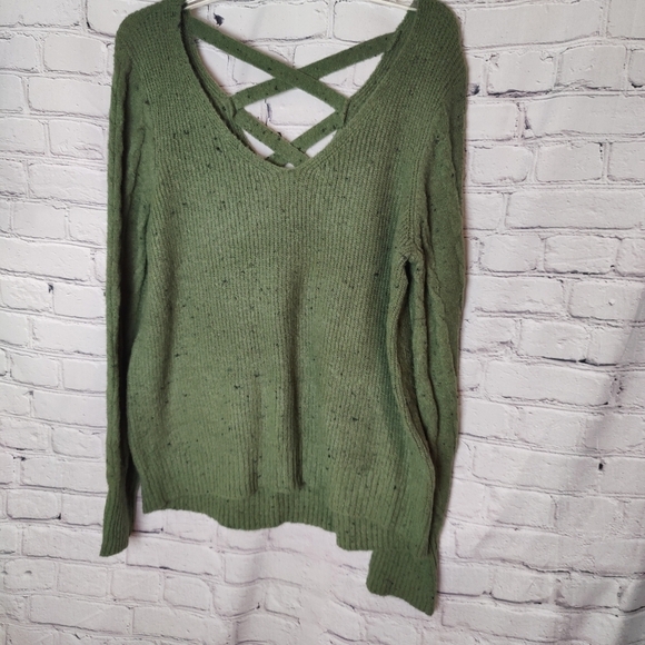 Love Scarlet V-Neck Sweater In Tea Leaf NWT Size Large - Picture 1 of 9